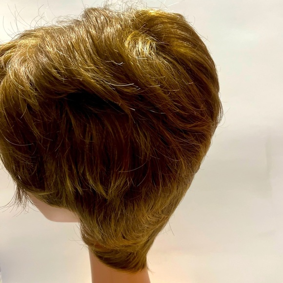 Wiginway Blonde Hair Wig for Women color 12H-124 - Picture 6 of 6